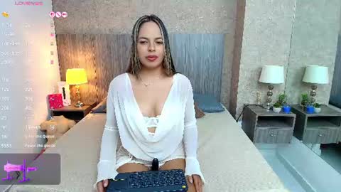 Jimena Salazar online show from July 19, 8:00 pm