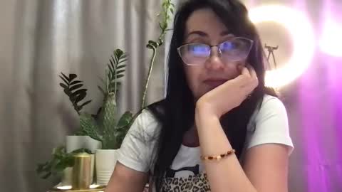 jinaluv online show from May 16, 3:22 pm