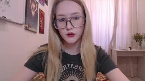joan_kiss online show from May 4, 11:03 am