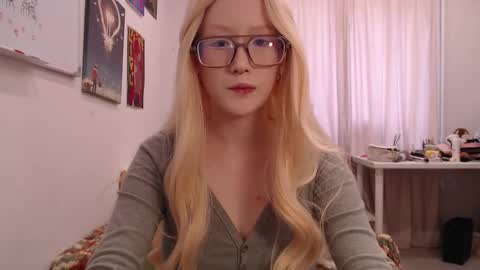 joan_kiss online show from October 19, 9:33 am