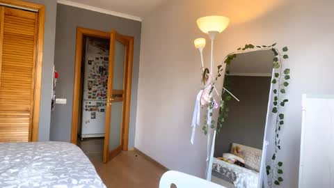 joanaphippin online show from April 21, 7:04 am