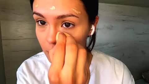 Mila online show from March 17, 9:02 am