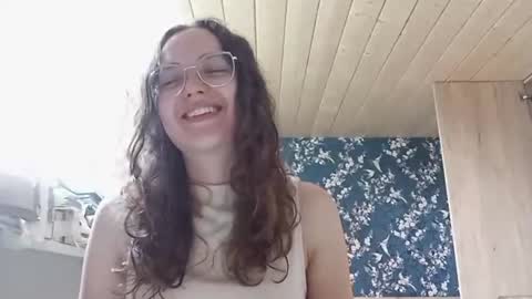 johnieperretti online show from June 29, 7:04 am
