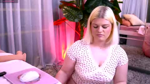 Josephine online show from April 20, 12:08 pm