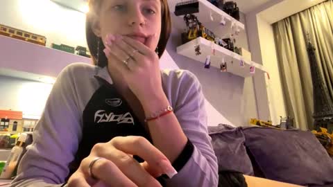 Lola online show from November 16, 7:43 am