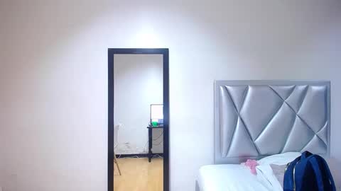 juicy_bignipples18 online show from December 4, 1:53 pm