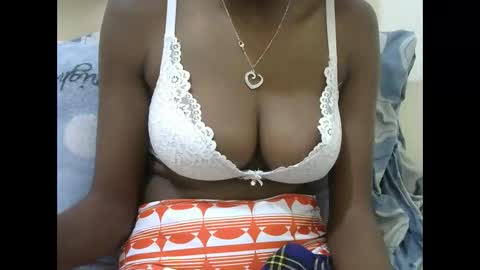 juicyebonitaa online show from November 24, 7:05 pm