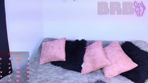 Jules and Gia online show from June 25, 9:24 am