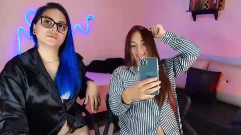 Snapshot of jules_n_gia chatting on March 8, 9:29 pm Jules and Gia online show from March 8, 9:29 pm