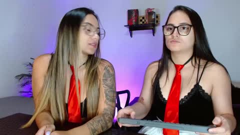 Snapshot of jules_n_gia chatting on January 20, 9:01 pm Jules and Gia online show from January 20, 9:01 pm