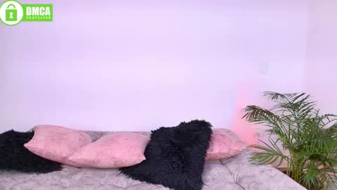 Jules and Gia online show from May 1, 1:58 pm