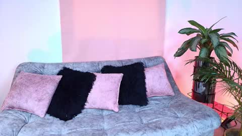 Jules and Gia online show from November 6, 5:30 pm