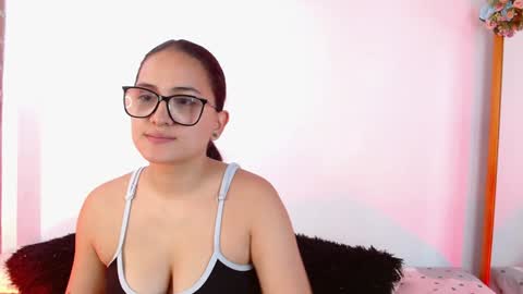 Snapshot of jules_n_gia chatting on December 22, 4:59 pm Jules and Gia online show from December 22, 4:59 pm