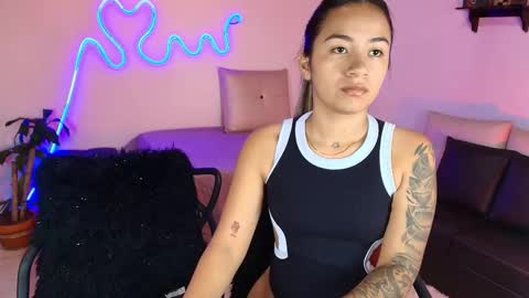 Snapshot of jules_n_gia chatting on February 22, 5:09 pm Jules and Gia online show from February 22, 5:09 pm