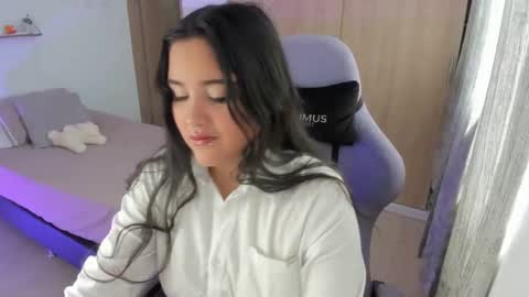 juli_santos_22 online show from January 13, 3:58 pm