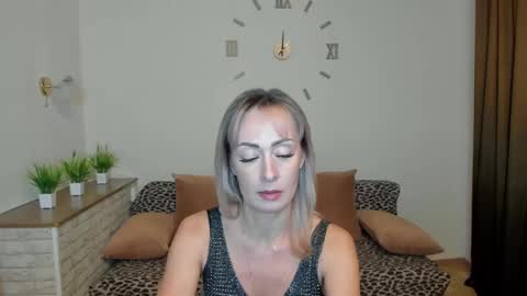 Snapshot of julia__cherry_ chatting on December 7, 9:00 pm julia__cherry_ online show from December 7, 9:00 pm