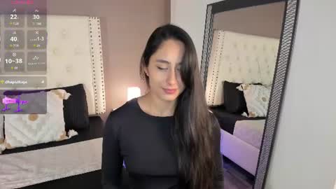 J U L IA   M A R T I N E Z online show from July 23, 11:51 am