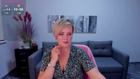 Snapshot of julia_wilsons chatting on October 21, 12:09 pm Julia online show from October 21, 12:09 pm