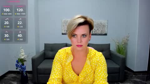 Snapshot of julia_wilsons chatting on October 3, 12:43 pm Julia online show from October 3, 12:43 pm