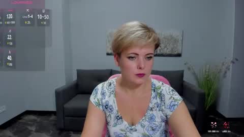 Snapshot of julia_wilsons chatting on January 24, 6:57 am Julia online show from January 24, 6:57 am