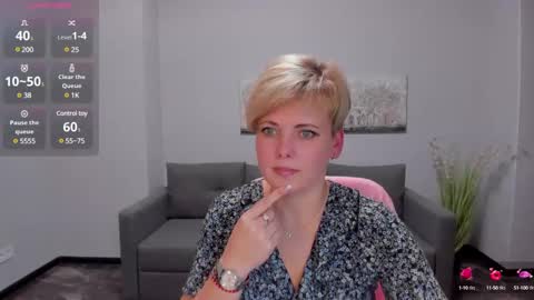 Snapshot of julia_wilsons chatting on December 10, 1:00 pm Julia online show from December 10, 1:00 pm