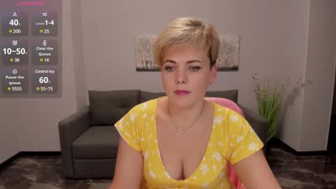 Snapshot of julia_wilsons chatting on December 15, 11:12 am Julia online show from December 15, 11:12 am