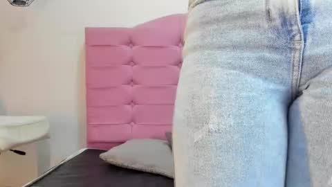 Snapshot of juliana12_ls chatting on September 20, 6:28 pm juliana12_ls online show from September 20, 6:28 pm