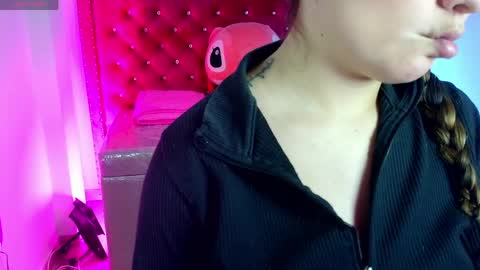 juliana_diamond_ online show from May 5, 3:09 am