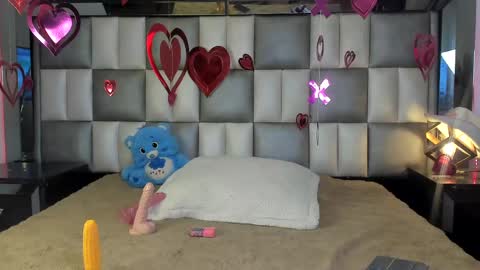 juliana_js_ online show from February 11, 8:52 pm