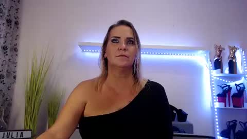 Julia online show from November 16, 11:05 pm