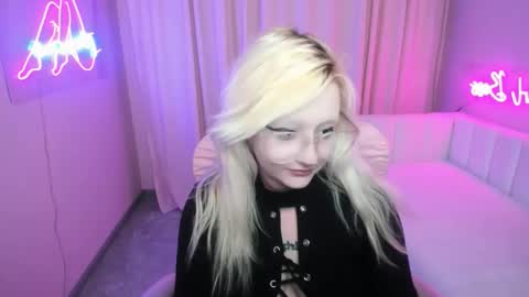 Snapshot of juliasharkk chatting on October 9, 8:13 pm JuliaSharkk online show from October 9, 8:13 pm