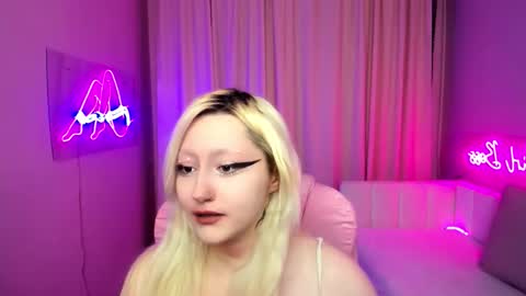 Snapshot of juliasharkk chatting on October 4, 7:18 pm JuliaSharkk online show from October 4, 7:18 pm