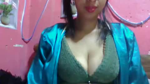 julie0612 online show from April 22, 6:27 pm