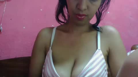 julie0612 online show from February 3, 11:15 am