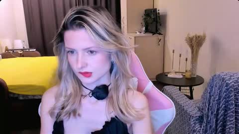 Julie online show from February 4, 3:26 pm