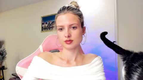 Julie online show from November 1, 3:27 pm