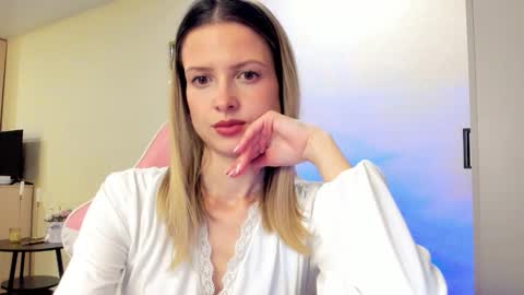 Snapshot of julie_flores chatting on October 18, 3:04 pm Julie online show from October 18, 3:04 pm