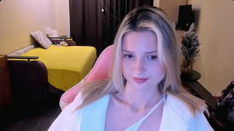 Julie online show from November 20, 5:03 pm