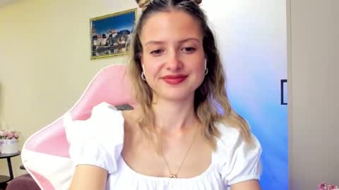 Snapshot of julie_flores chatting on October 10, 5:07 pm Julie online show from October 10, 5:07 pm