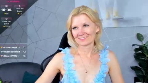 Julie Lucasss online show from August 1, 1:07 am