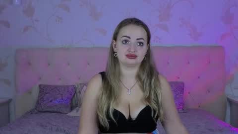 Snapshot of juliedevis chatting on October 29, 7:23 am JulieDevis online show from October 29, 7:23 am