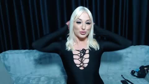 julia online show from January 5, 10:19 pm