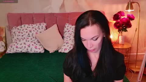 juliehill online show from February 5, 7:55 am