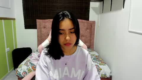julieta_fn online show from June 25, 3:46 pm