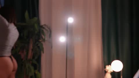 julieta_valencia online show from July 25, 1:45 am