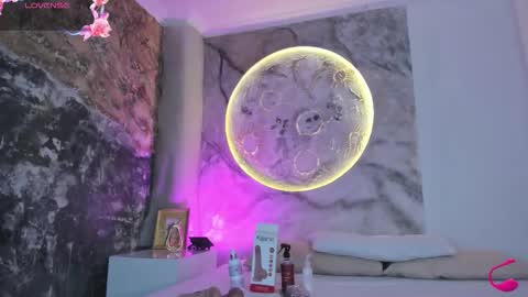 julietakane online show from January 8, 5:44 am