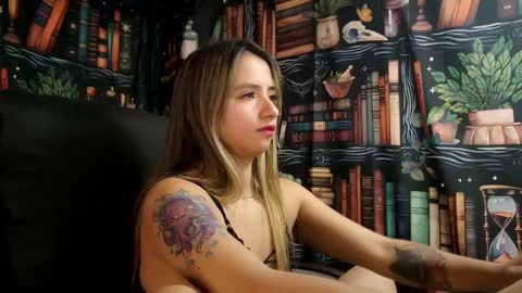 Snapshot of julietta__jackson chatting on February 18, 8:47 pm Julietta Jackson online show from February 18, 8:47 pm