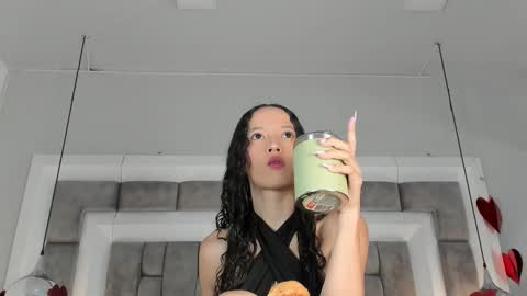 Hi guys It is a pleasure to have you here I am Julieta  online show from February 20, 1:01 pm