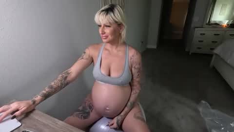 Julie online show from December 11, 5:25 pm