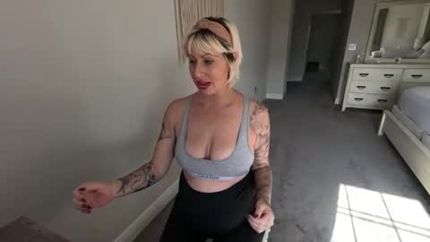 Julie online show from December 20, 5:29 pm